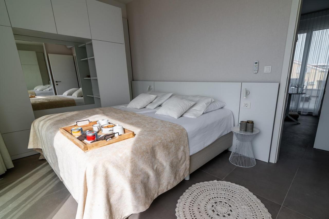 מאנדרה Villa Natura Luxury Apartments מראה חיצוני תמונה