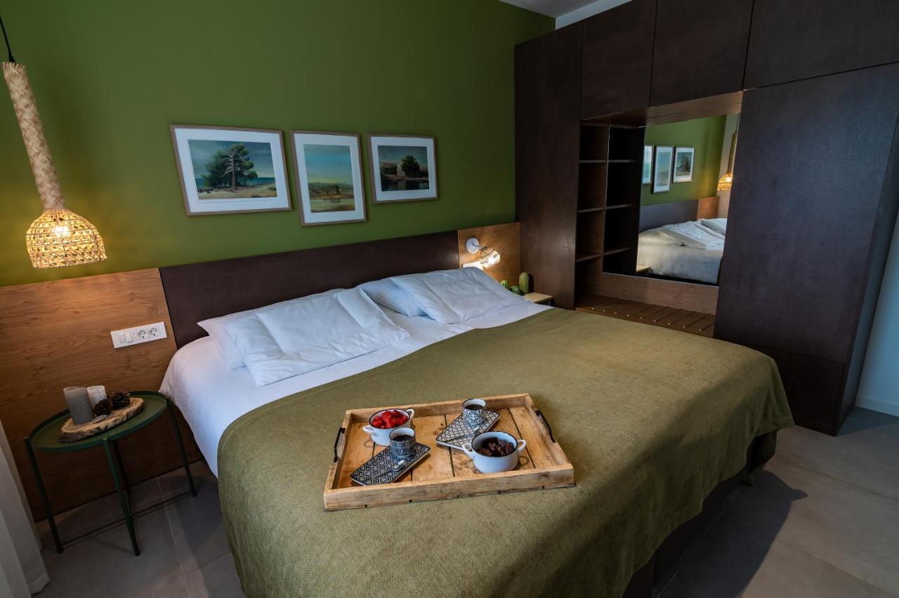 מאנדרה Villa Natura Luxury Apartments מראה חיצוני תמונה