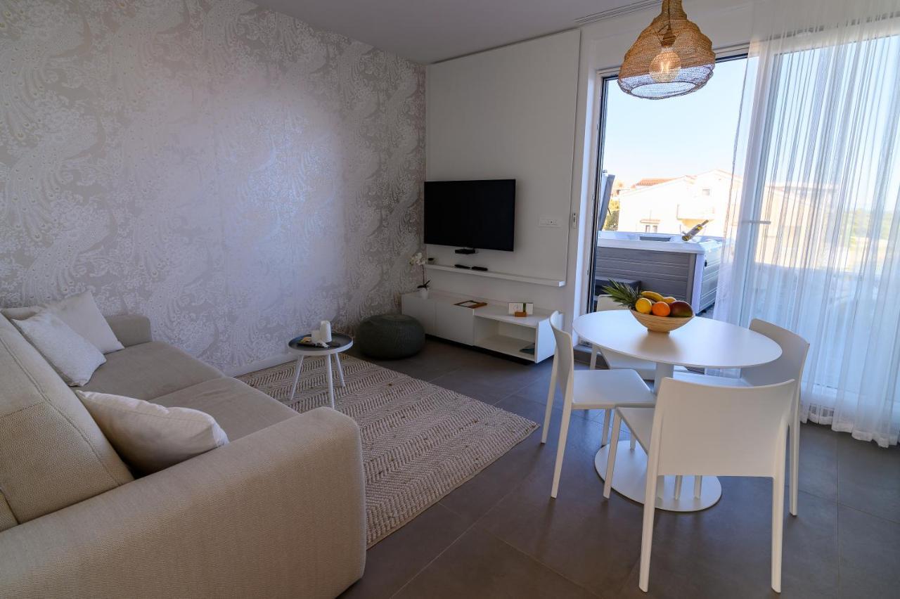 מאנדרה Villa Natura Luxury Apartments מראה חיצוני תמונה